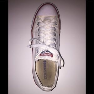 White low top Converse Sneakers